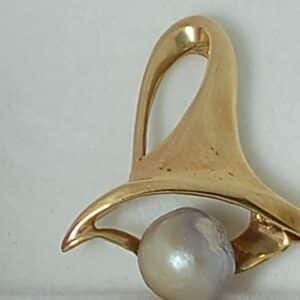 SWA49 Lake Pepin Pearl 14K YG Pendant