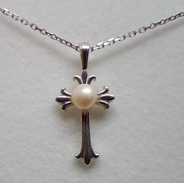 SWA140A Natural Mississippi River Pearl cross in sterling silver